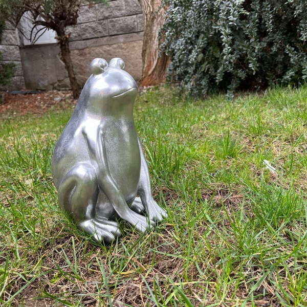 Soška žába 20 x20 x 30 cm stříbrná