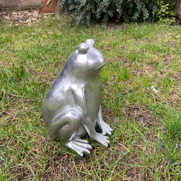 Soška žába 20 x20 x 30 cm stříbrná