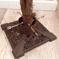 Stabilní litinový stojan na vánoční stromek 33x33cm i na široký kmen