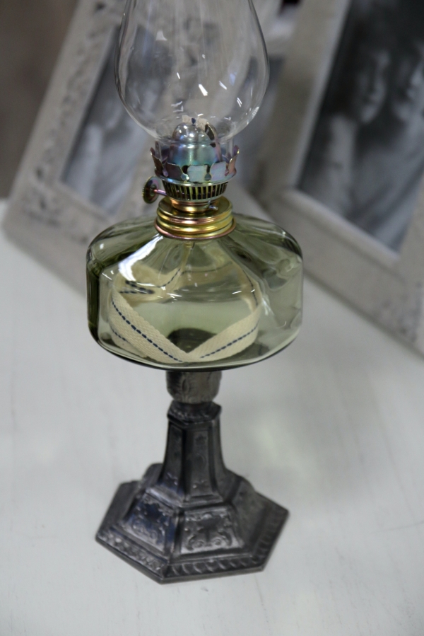 Stará petrolejová lampa 42cm