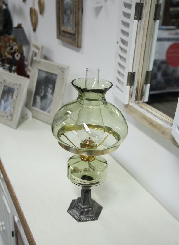 Stará petrolejová lampa 42cm