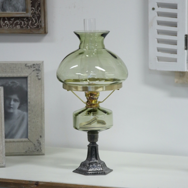 Stará petrolejová lampa 42cm