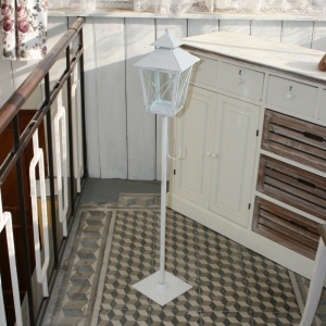 Stojací kovová lucerna bílá 105cm