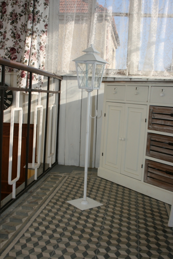 Stojací kovová lucerna bílá 105cm