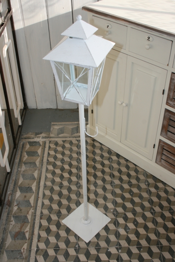 Stojací kovová lucerna bílá 105cm