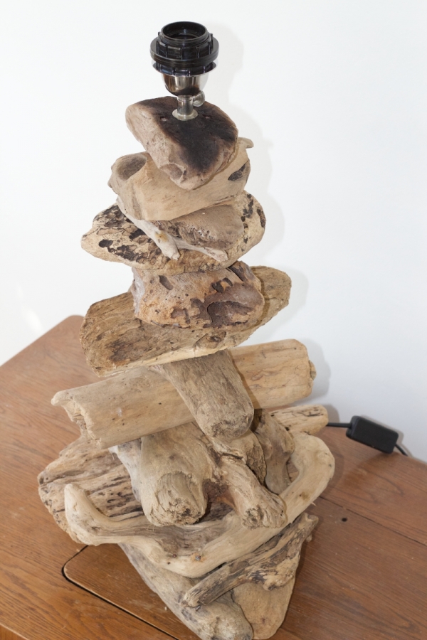 Stojací lampa z náplavového dřeva 60cm