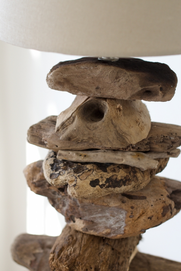 Stojací lampa z náplavového dřeva 60cm