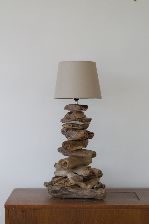 Stojací lampa z náplavového dřeva 60cm