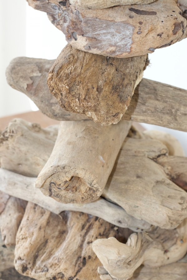 Stojací lampa z náplavového dřeva 60cm