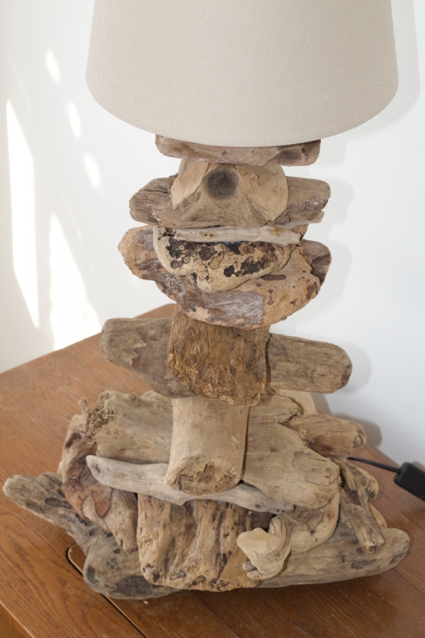 Stojací lampa z náplavového dřeva 60cm