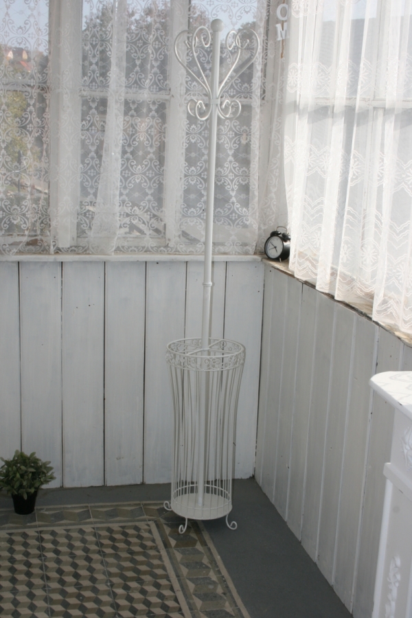 Stojací věšák na kabáty bílý kov 180 cm