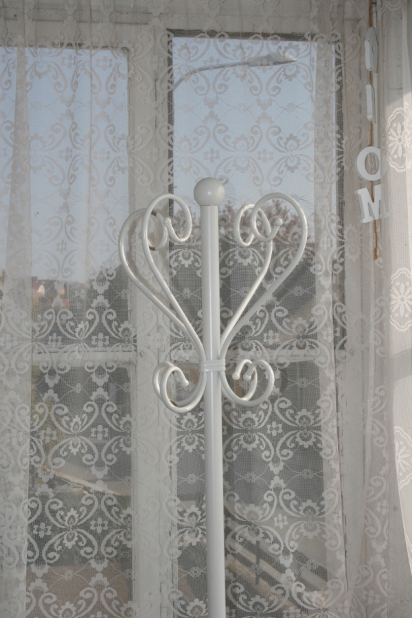 Stojací věšák na kabáty bílý kov 180 cm