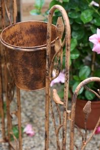 Stojan na květiny kovový 110x80cm