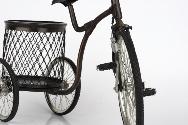 Stojan na víno retro kolo s košíkem 33cm