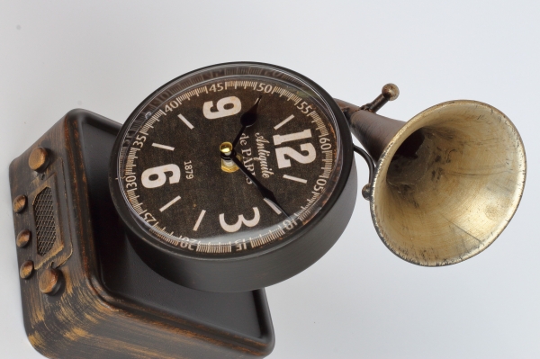 Stolní hodiny gramofon zlatý 16x14,2x26cm