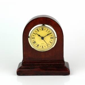 Stolní hodiny tmavé dřevo 13cm