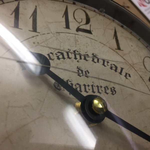 Stolní oboustranné hodiny 27x28x19cm - VYŘAZENO