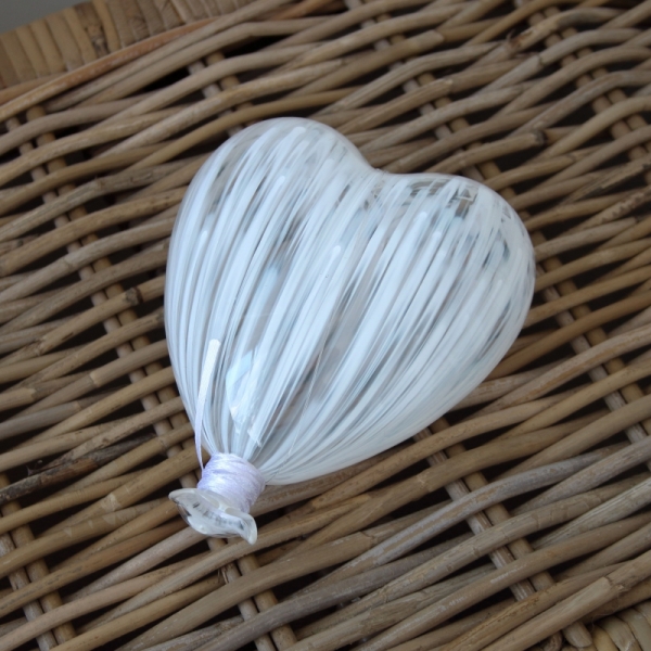 Svatební dekorace závěsný balónek srdce 13x12cm