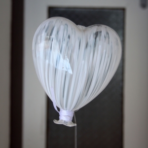 Svatební dekorace závěsný balónek srdce 17x15cm