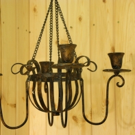 Svícen kovový závěsný