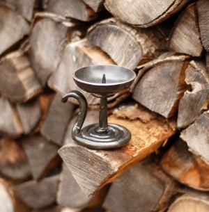 Svícen ručně kovaný 12cm
