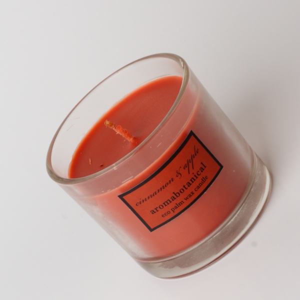 Svíčka Aromabotanical skořice a jablko 180g