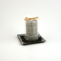 Svíčka šedo-bílá s tečkami 10cm