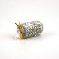 Svíčka šedo-bílá s tečkami 10cm