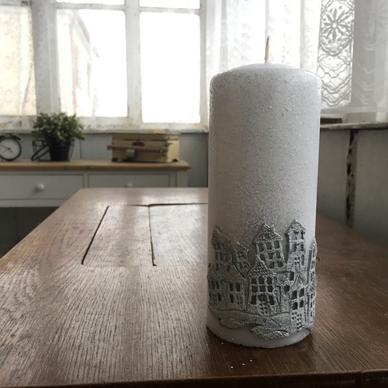 Svíčka vánoční čas válec bílý 7x18cm