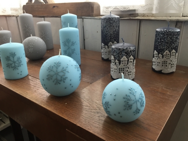 Svíčka vánoční čas válec modrý 7x14cm