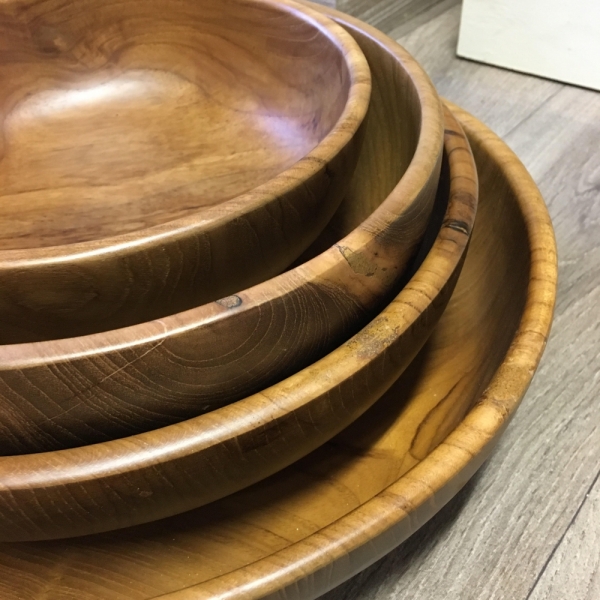 Teakové dřevo mísa lakovaná 34cm