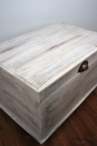 Truhla dřevěná s patinou 60x38x33 cm