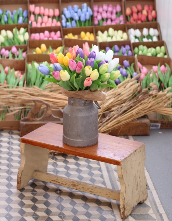 Tulipány kytice bílé-fialové 17ks