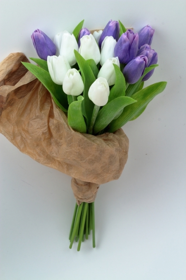 Tulipány kytice bílé-fialové 17ks