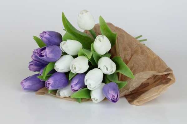 Tulipány kytice bílé-fialové 17ks