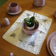 Ubrus s výšivkou a krajkou 41x32cm