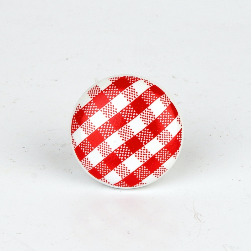 Úchytka na skříň retro