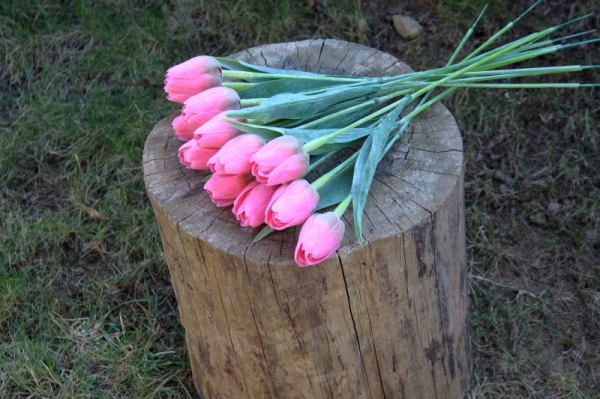 Umělý tulipán tmavě růžový