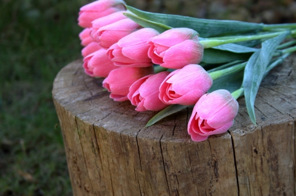 Umělý tulipán tmavě růžový