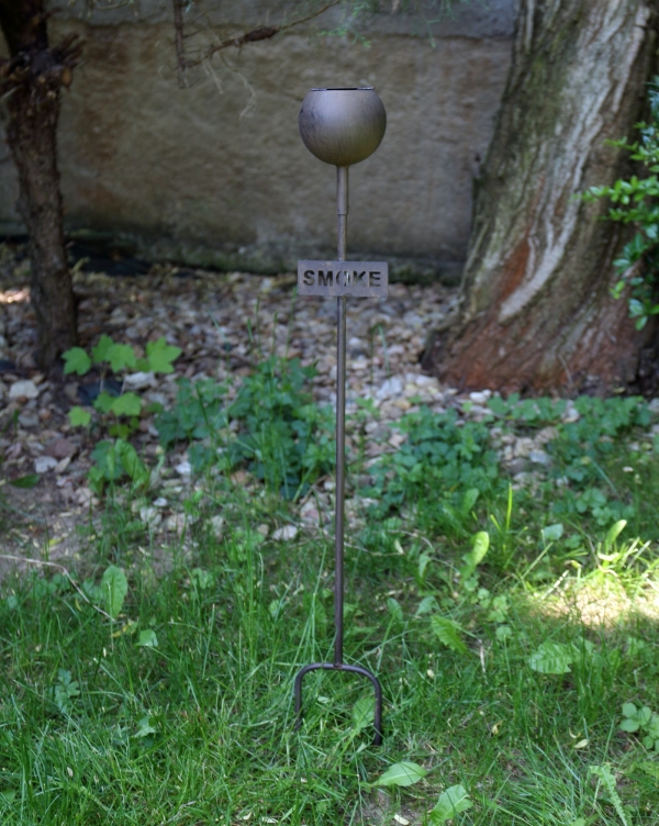 Uzavíratelný popelník 81cm