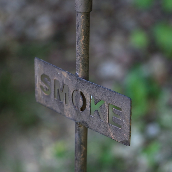 Uzavíratelný popelník 81cm