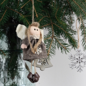 Vánoční dekorace andělka na pověšení 13cm