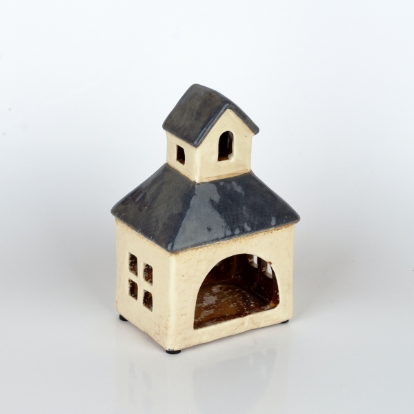 Vánoční dekorace domeček se zvoničkou a tmavou střechou