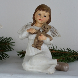 Vánoční dekorace soška sedící holčička s medvídkem 12cm