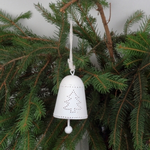 Vánoční dekorace zvonek se stromečkem bílý 12cm