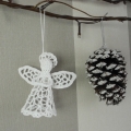 Vánoční ozdoba háčkovaný anděl 9cm