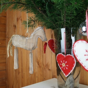Vánoční ozdoba koník hnědý 16x31x2,5cm