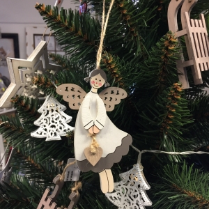Vánoční ozdoba na stromeček závěsný anděl bílý 6,5x11,5x1cm