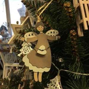 Vánoční ozdoba na stromeček závěsný anděl hnědý 6,5x11,5x1cm