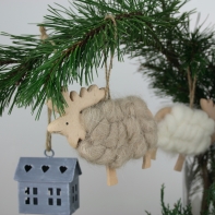 Vánoční ozdoba - sob sv. hnědý 13x10cm